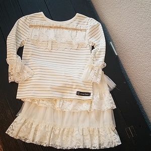 Beautiful skirt and top.